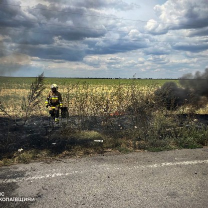 На трасі у Миколаївській області 6 серпня загорівся причеп від вантажівки / Фото: ДСНС Миколаївщини