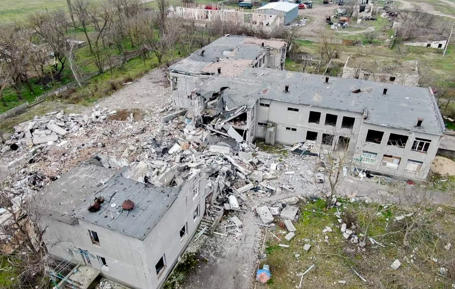 Зруйнована школа в селі Зелений Гай Шевченківської громади, фото: Національна поліція