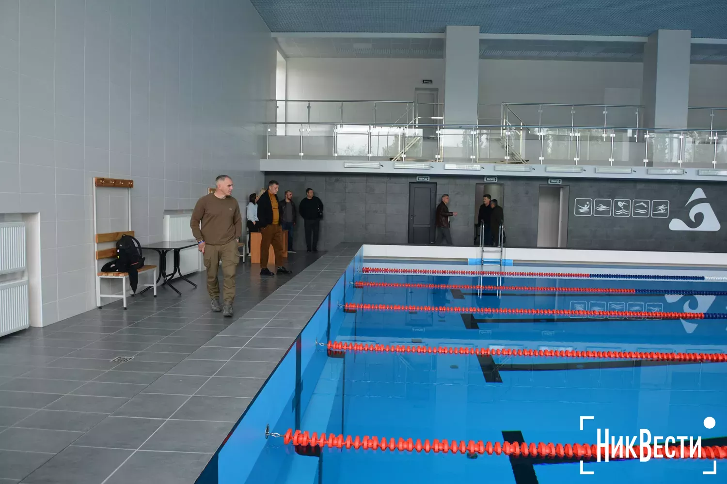 Mayor Oleksandr Sienkovych inspected the pool before its opening in 2023. Archive photo of «MykVisti"