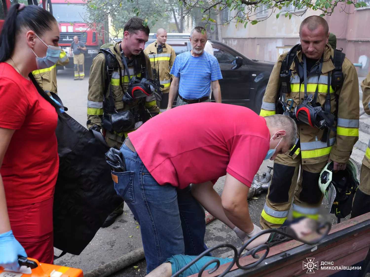 У Миколаєві вогнеборці врятували 7-річного хлопчика під час пожежі. Фото: ДСНС Миколаївщини