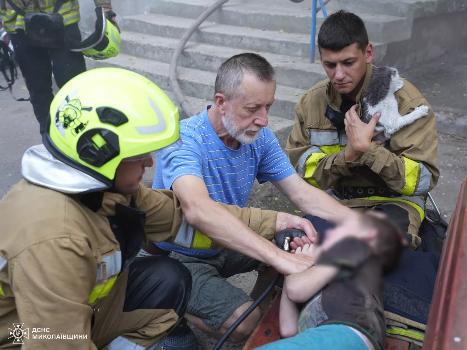 У Миколаєві вогнеборці врятували 7-річного хлопчика під час пожежі. Фото: ДСНС Миколаївщини