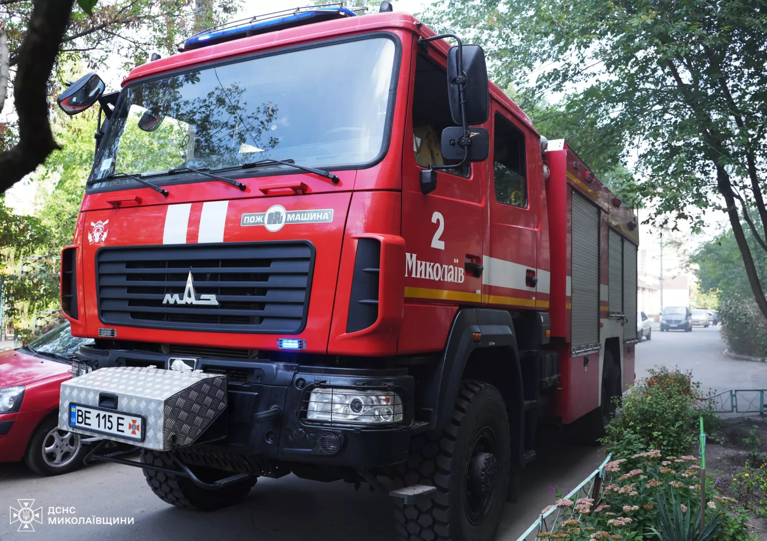 В Николаеве пожарные спасли 7-летнего мальчика во время пожара. Фото: ГСЧС Николаевской области