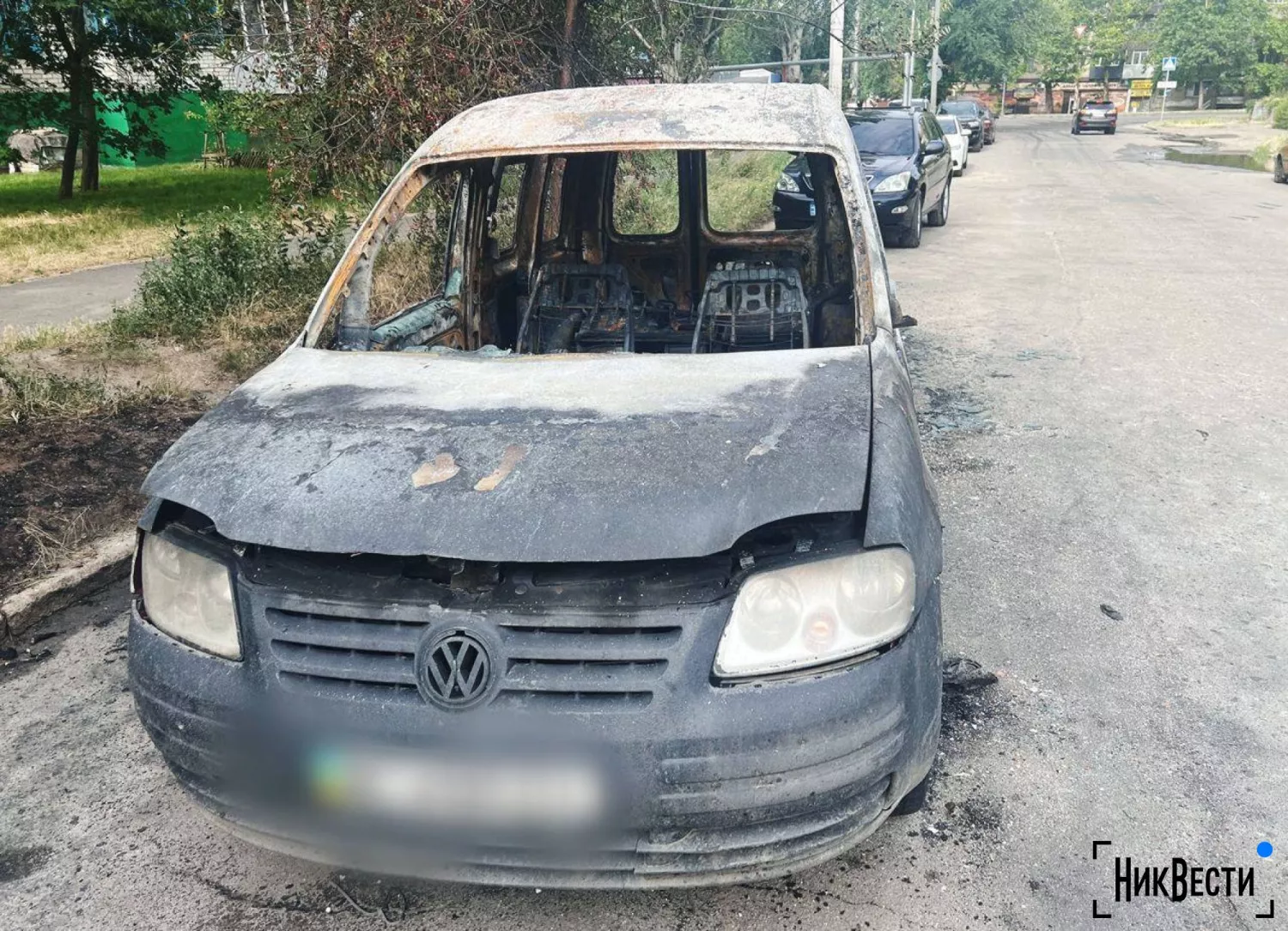 A burned-out Volkswagen Caddy car. Photo «NikVesti"