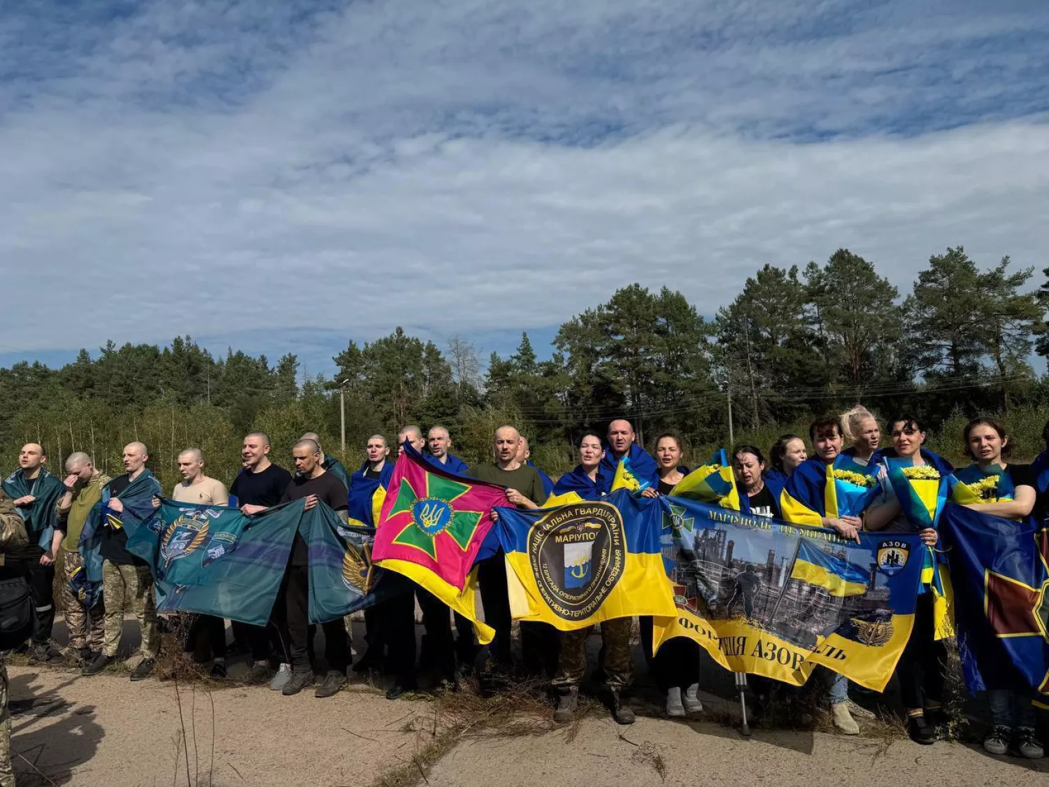 49 украинцев вернулись домой из плена. Фото: Официальный канал Президента Украины - Владимира Зеленского