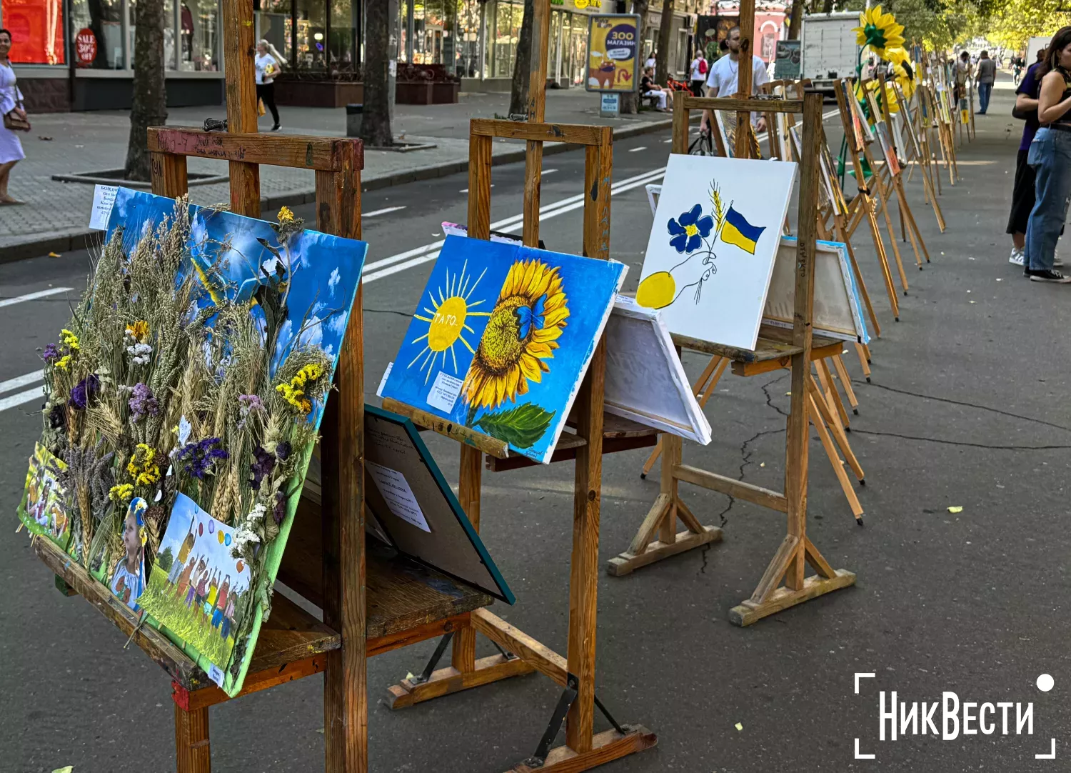 Exhibition of works by families of fallen soldiers. Photo «MykVisty"