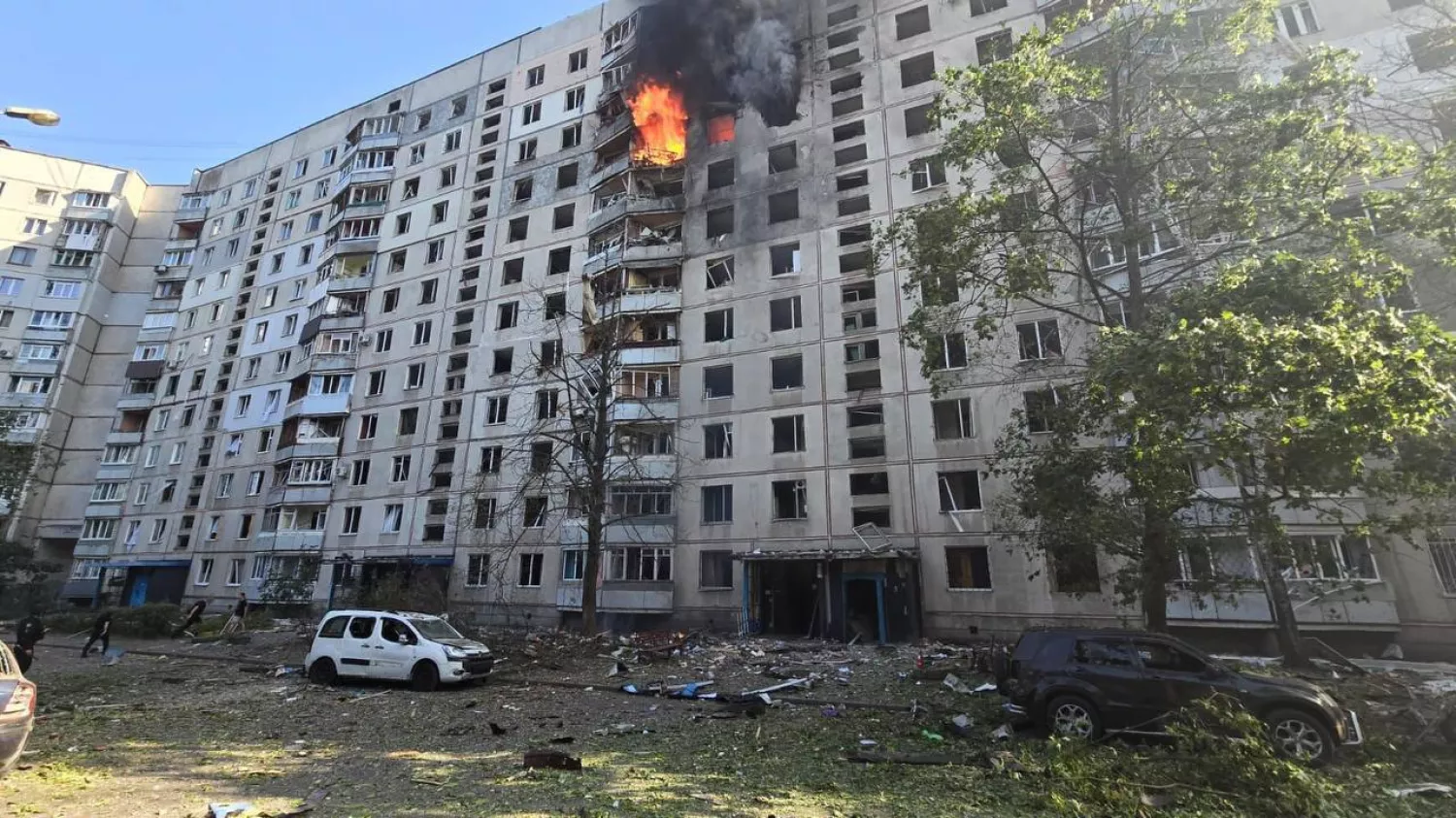 An attack on a multi-story residential building in Kharkiv, Photo: Volodymyr Zelenskyi