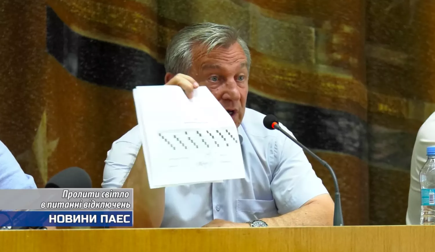 Yuzhno-Ukrainian Mayor Valery Onufrienko at a meeting with residents, screenshot from the video of Yuzhno-Ukrainian NPP