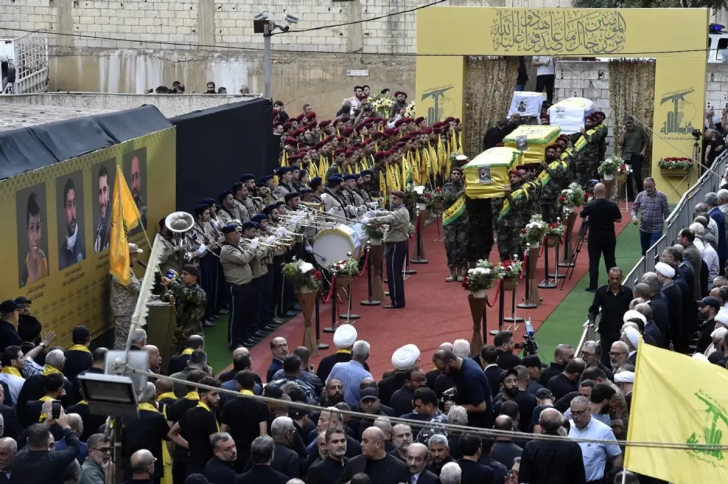 Церемонія похорону 4 людей, які загинули в Лівані під час підриву пейджерів 18 вересня. Фото: Reuters