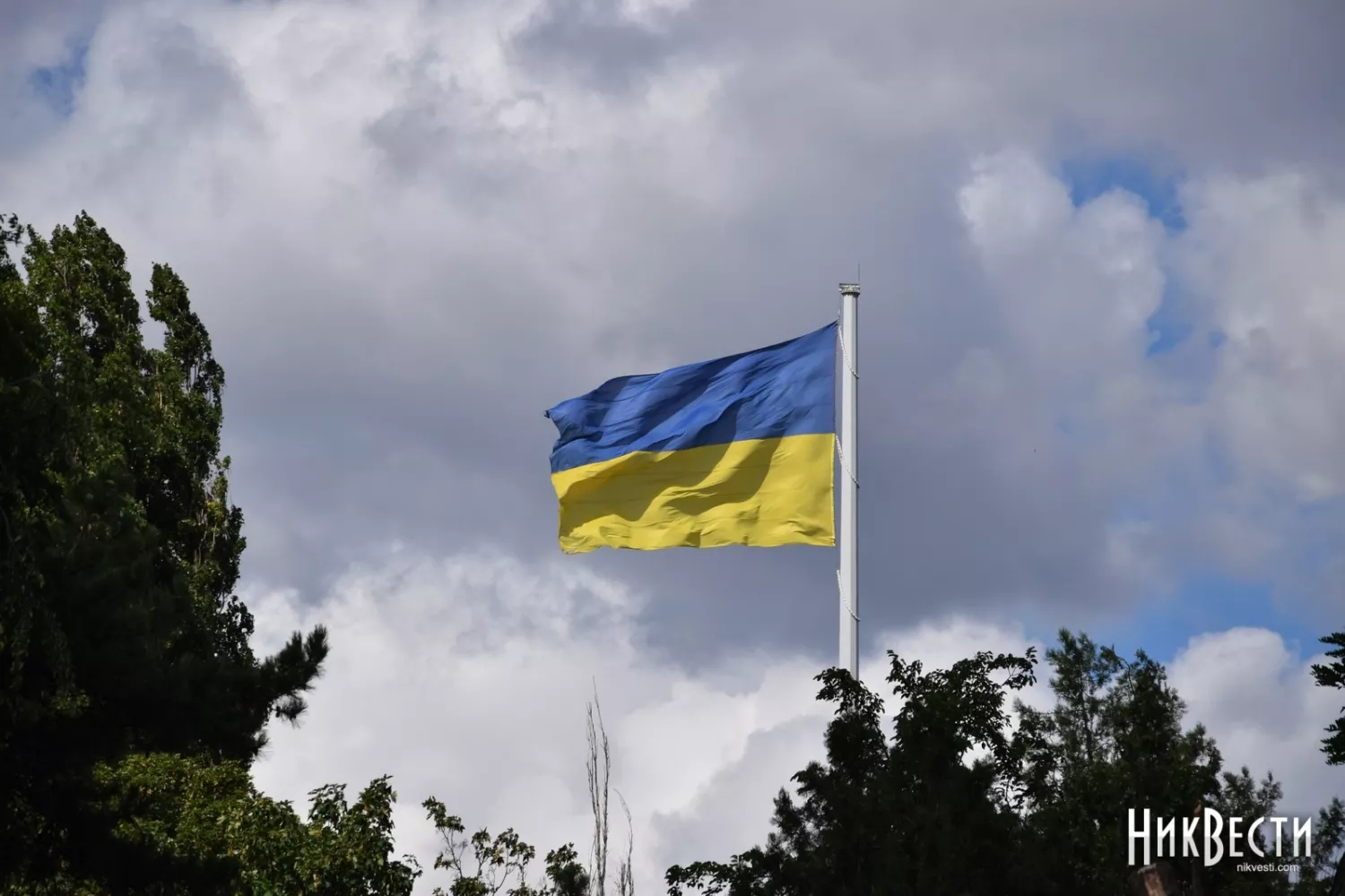 Ukrainian flag in Mykolaiv, archival photo «NikVesti"