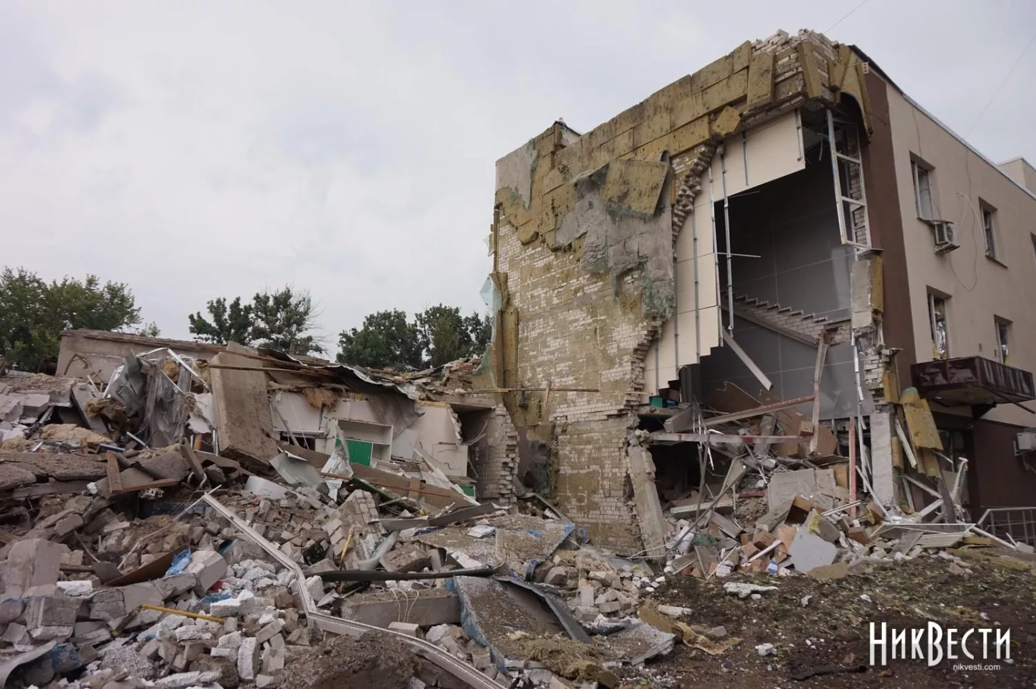 The building of the trauma center at the Mykolaiv Emergency Hospital, which was destroyed in 2022, is currently being rebuilt, archival photo of MykVista