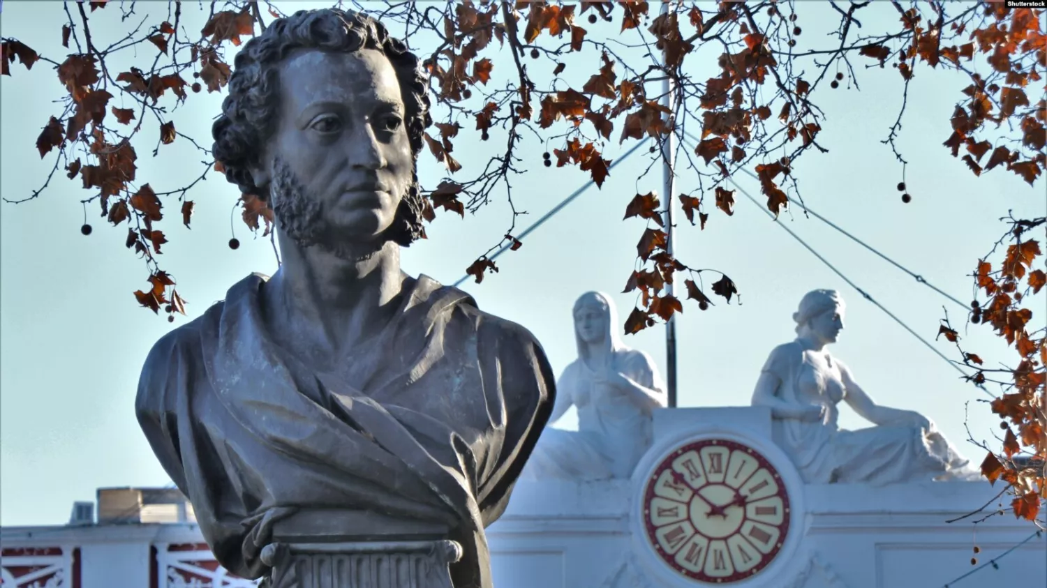 A monument to the Russian poet Alexander Pushkin in the center of Odessa