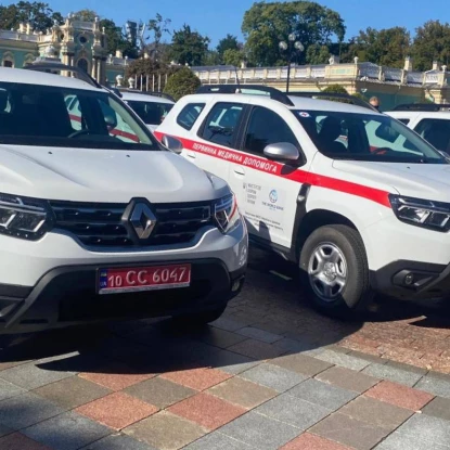 Мінздоровʼя передало медикам Херсонщини позашляховик Renault Duster. Фото: Херсонська ОВА