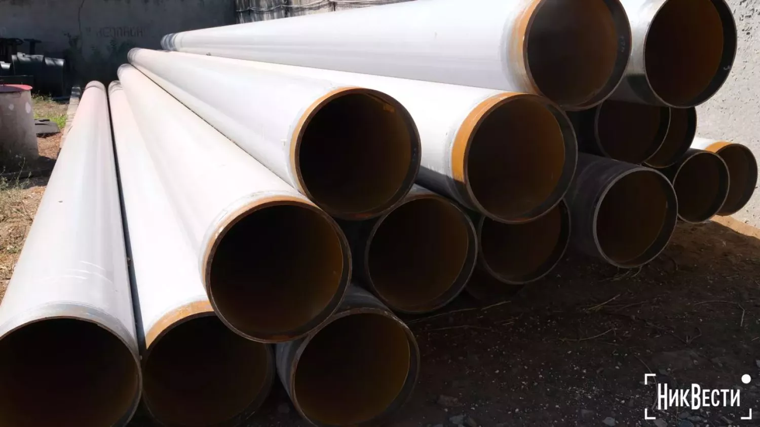 Pipes for replacing part of the water network in Mykolaiv, photo «NikVesti"