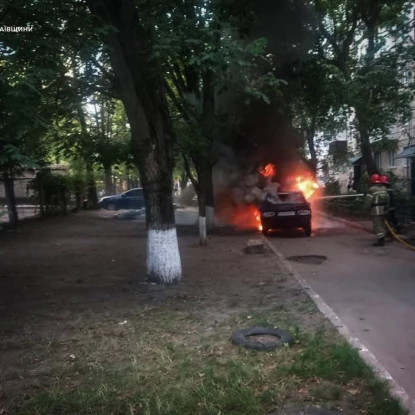 Пожар автомобиля в Первомайске 23 сентября, фото: ГСЧС Николаевской области