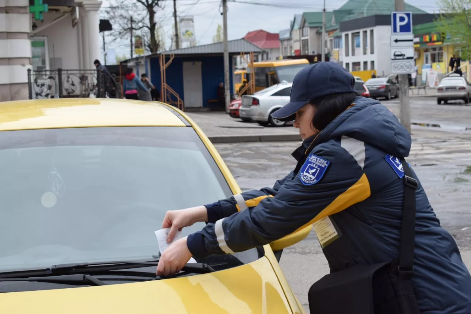 Parking inspectors in Voznesensk. Photo: Voznesensk City Council