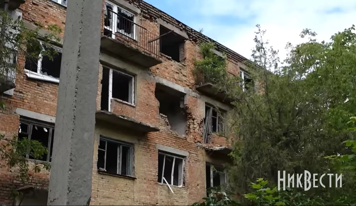 A damaged house in Pervomaiskyi. Screenshot from the video