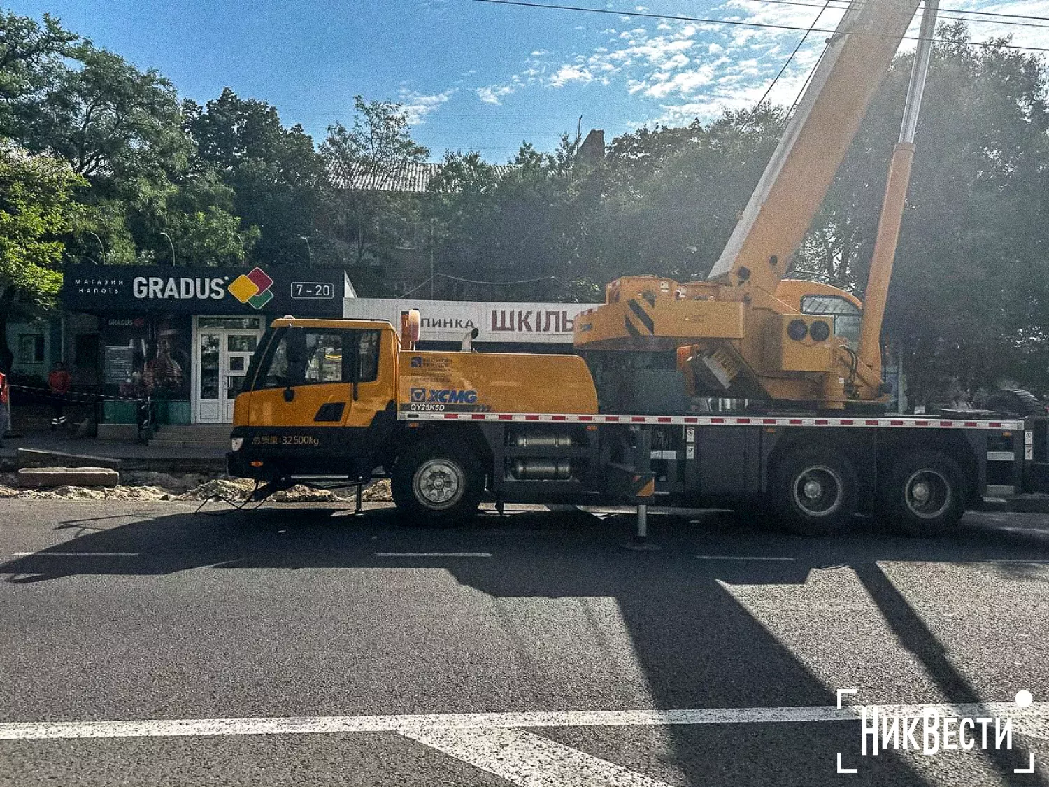 У Миколаєві на зупинках роблять кишені для громадського транспорту. Фото «МикВісті»