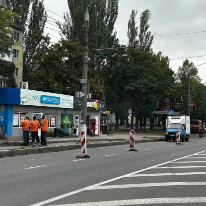 Обустройство кармана на остановке «Гвардейский» в Николаеве. Фото «МикВести»