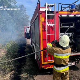 Миколаївські рятувальники ліквідовують пожежі в області, фото: ДСНС Миколаївщини