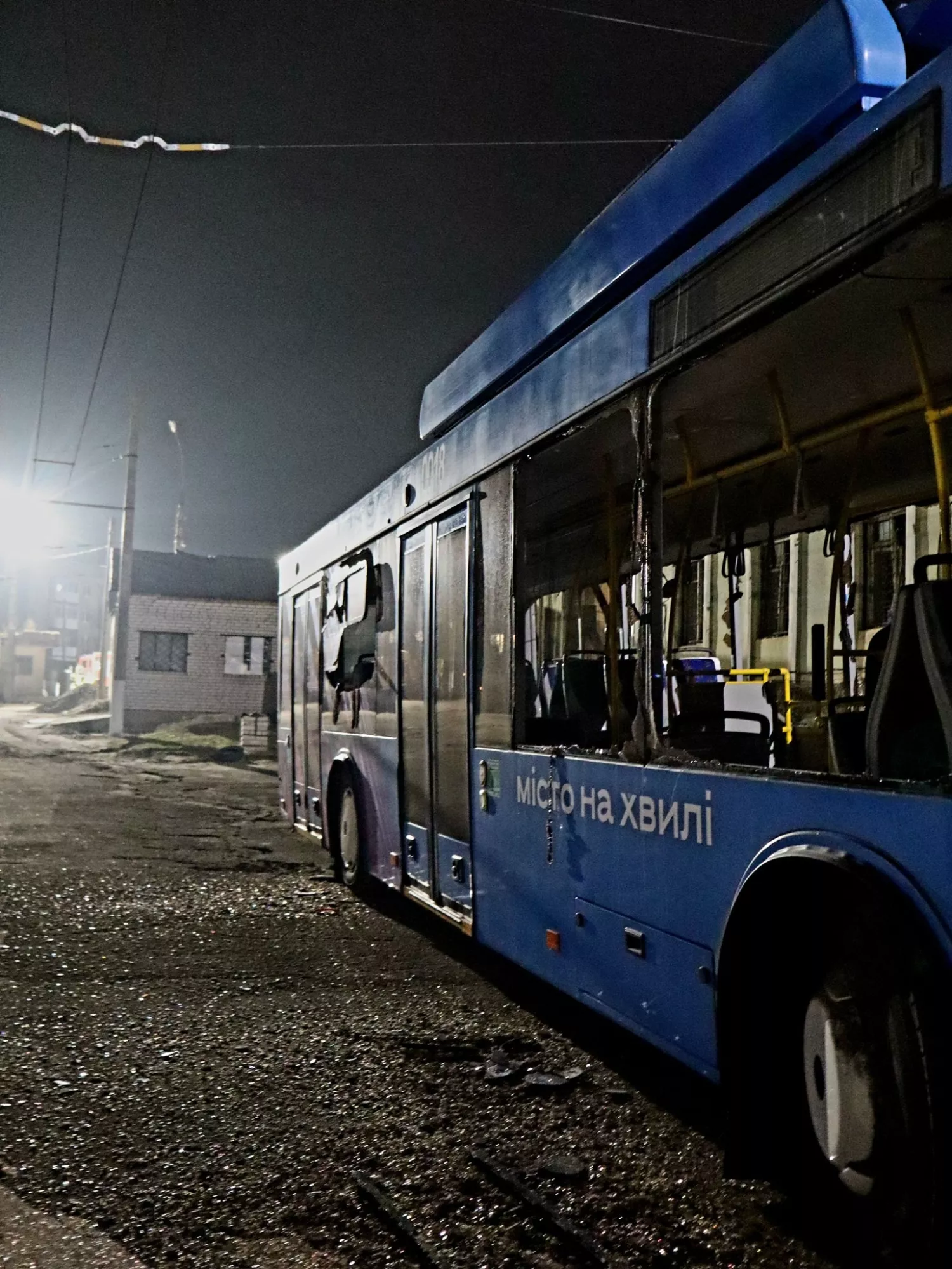 Пошкоджено транспорт та інфраструктуру «Миколаївелектротранс», фото: Миколаївелектротранс