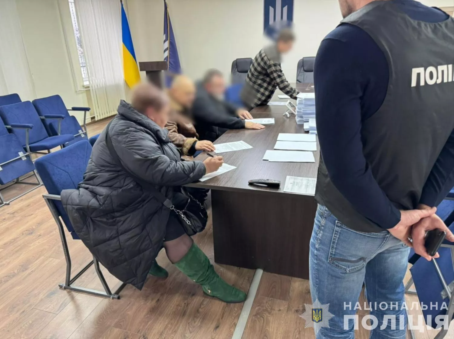 На Херсонщині розслідують корупційну схему з поставкою неякісного одягу військовим, фото: Херсонська обласна прокуратура