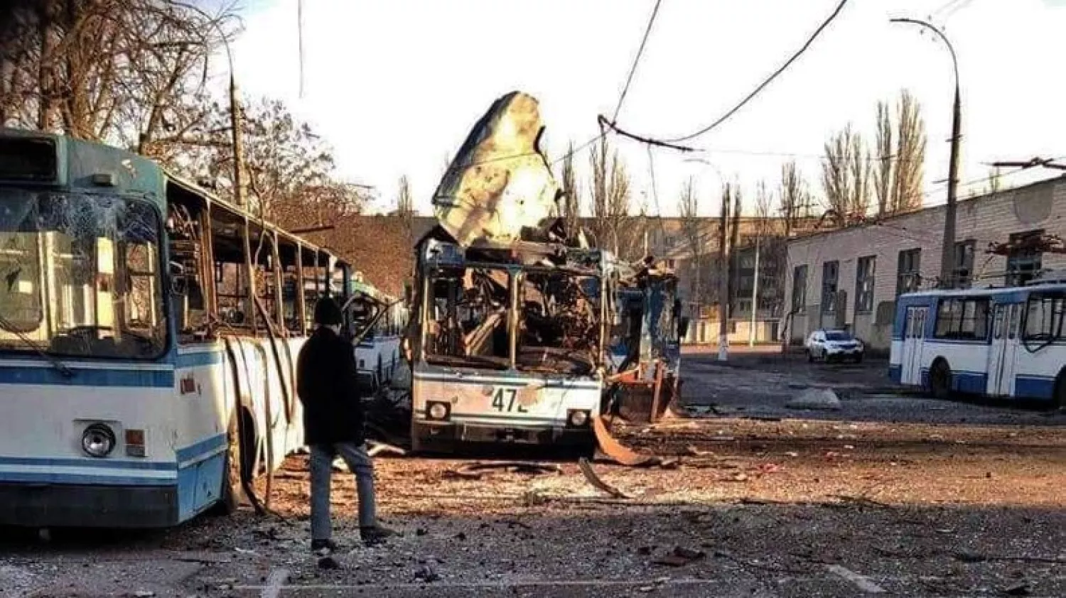 Херсон. Понівечені тролейбуси після обстрілу російськими військами, 3 січня 2023. Фото: Костянтин Риженко