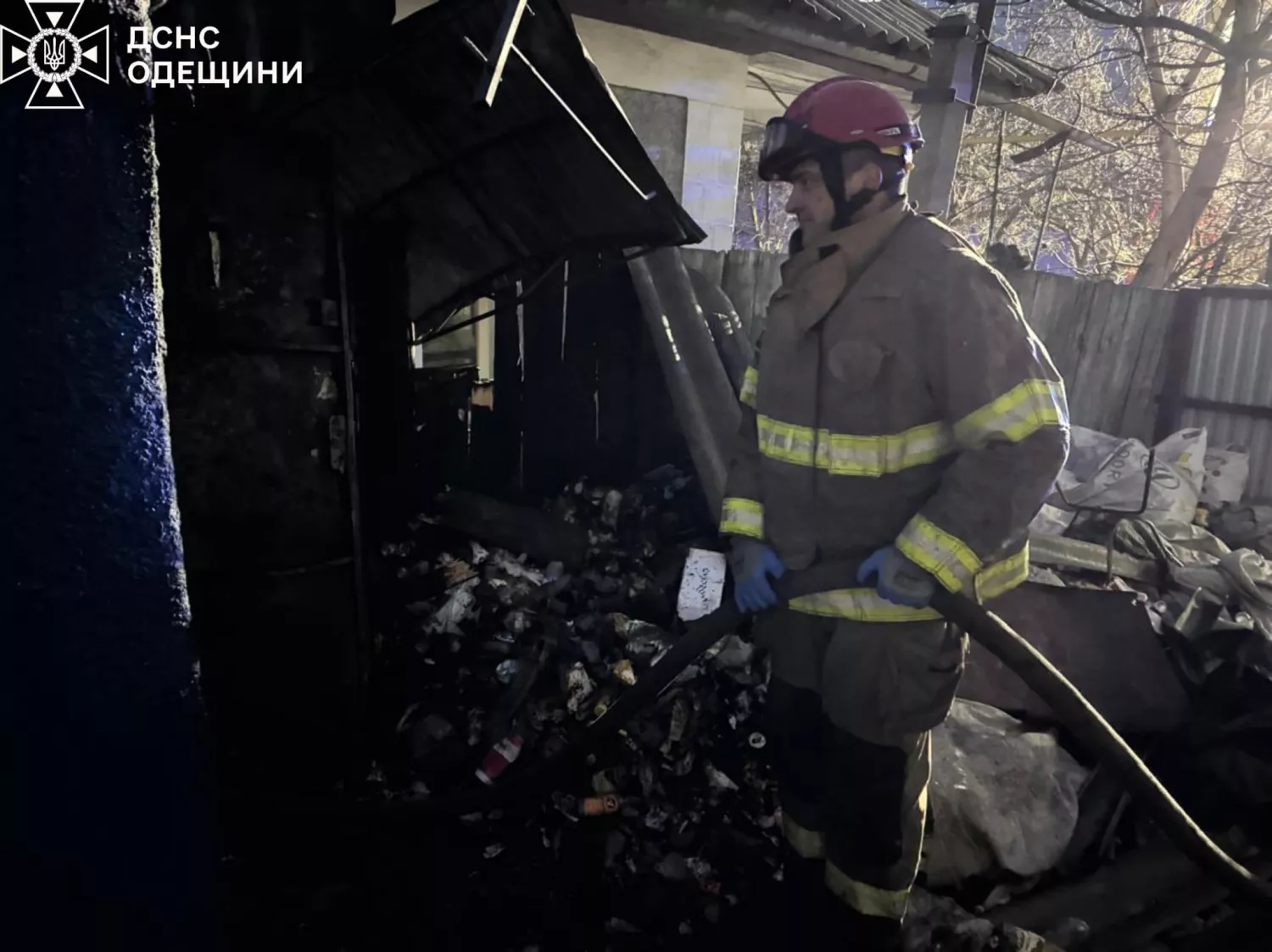 Рятувальники ліквідують наслідки пожежі на Одещині. Фото: ДСНС