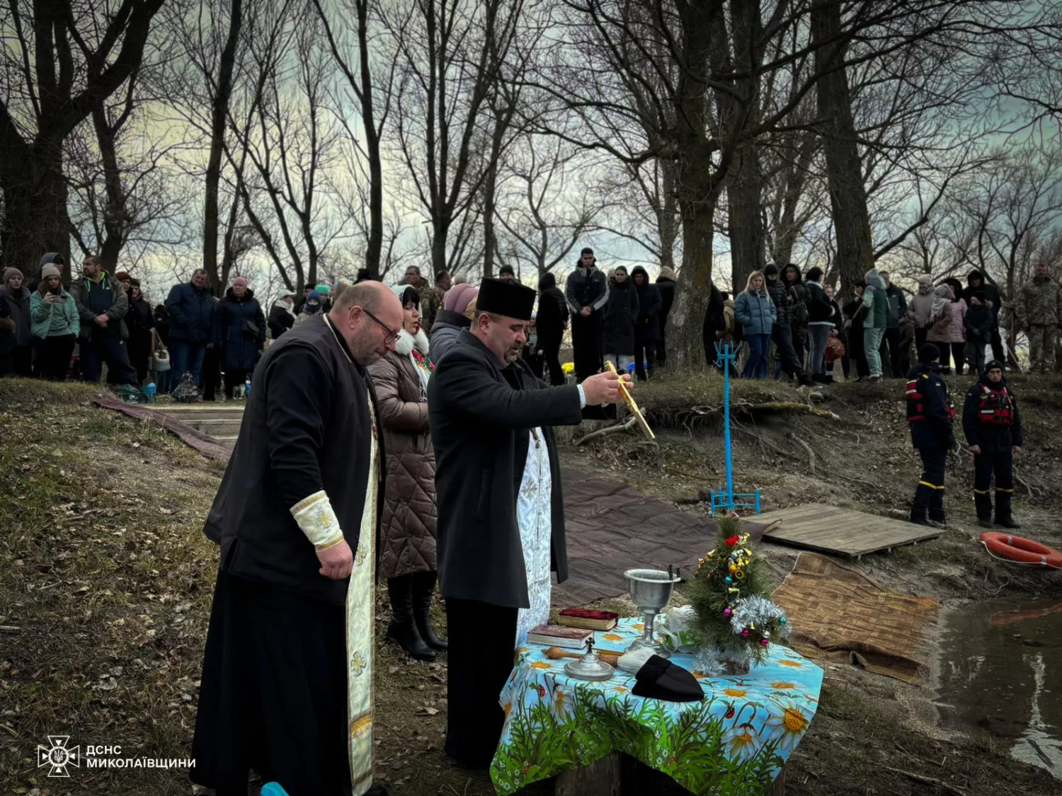 У ДСНС показали, як віряни на Миколаївщині відсвяткували Водохреще. Фото: ДСНС