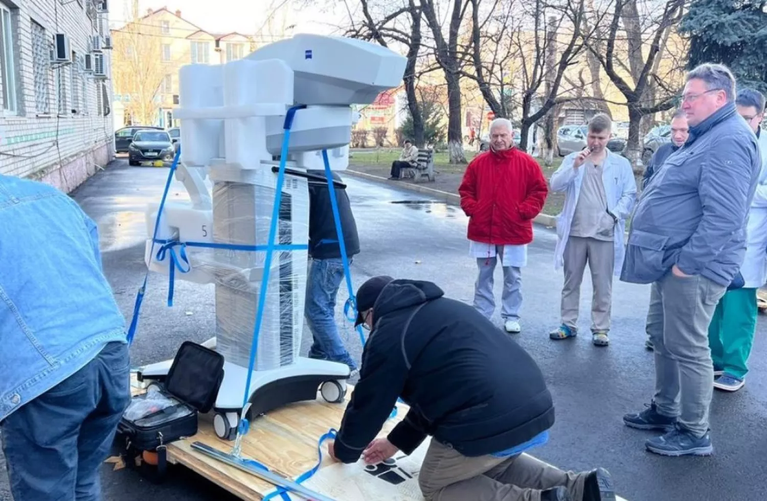 Миколаївська міська лікарня швидкої медичної допомоги отримала мікроскоп для нейрохірургії. Фото: Управління охорони здоров'я Миколаєва