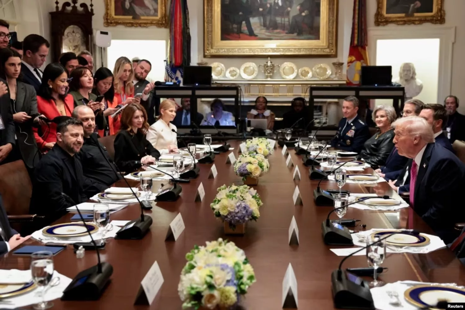 Президенти Трамп і Зеленський перед початком переговорів делегацій США та України у Білому домі. Фото: Reutures