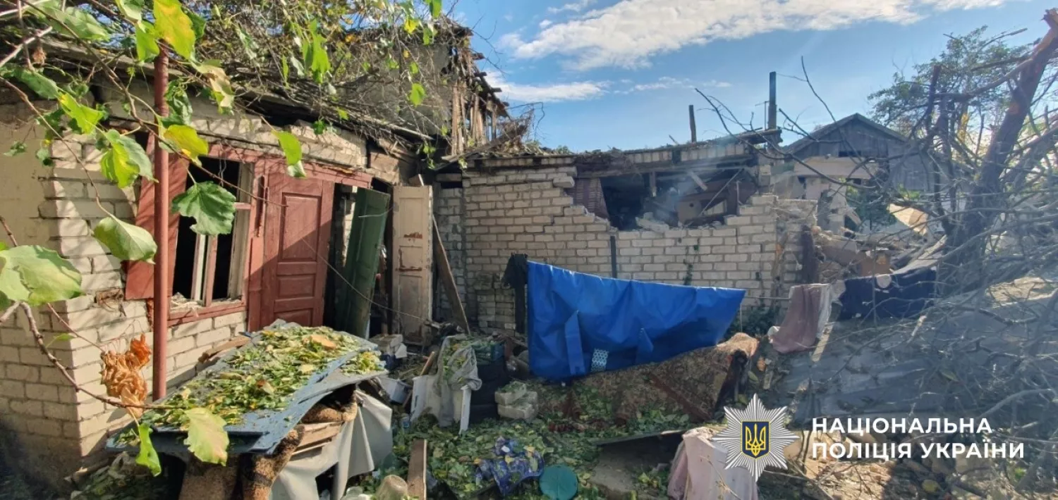 Наслідки обстрілу Херсонщини. Фото: Нацполіція