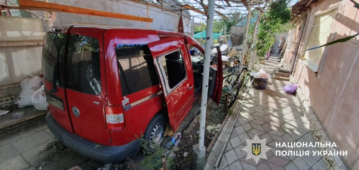 Наслідки обстрілу Херсонщини. Фото: Нацполіція