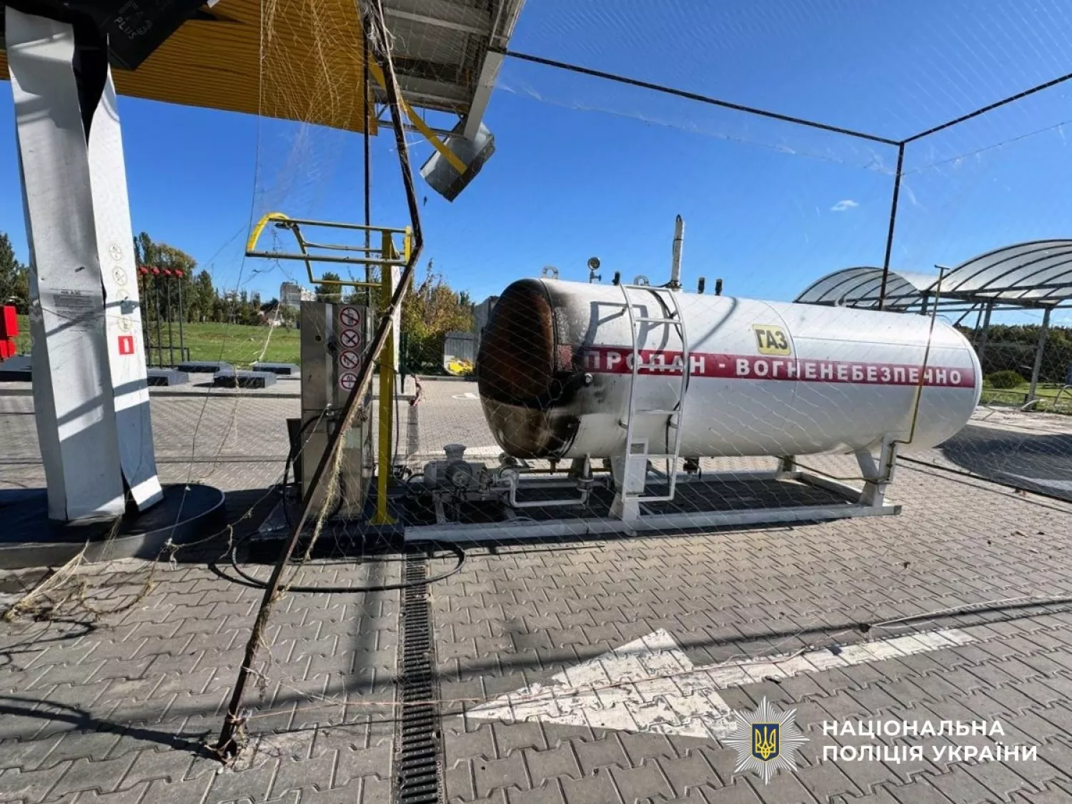 Наслідки обстрілу Херсонщини. Фото: Нацполіція