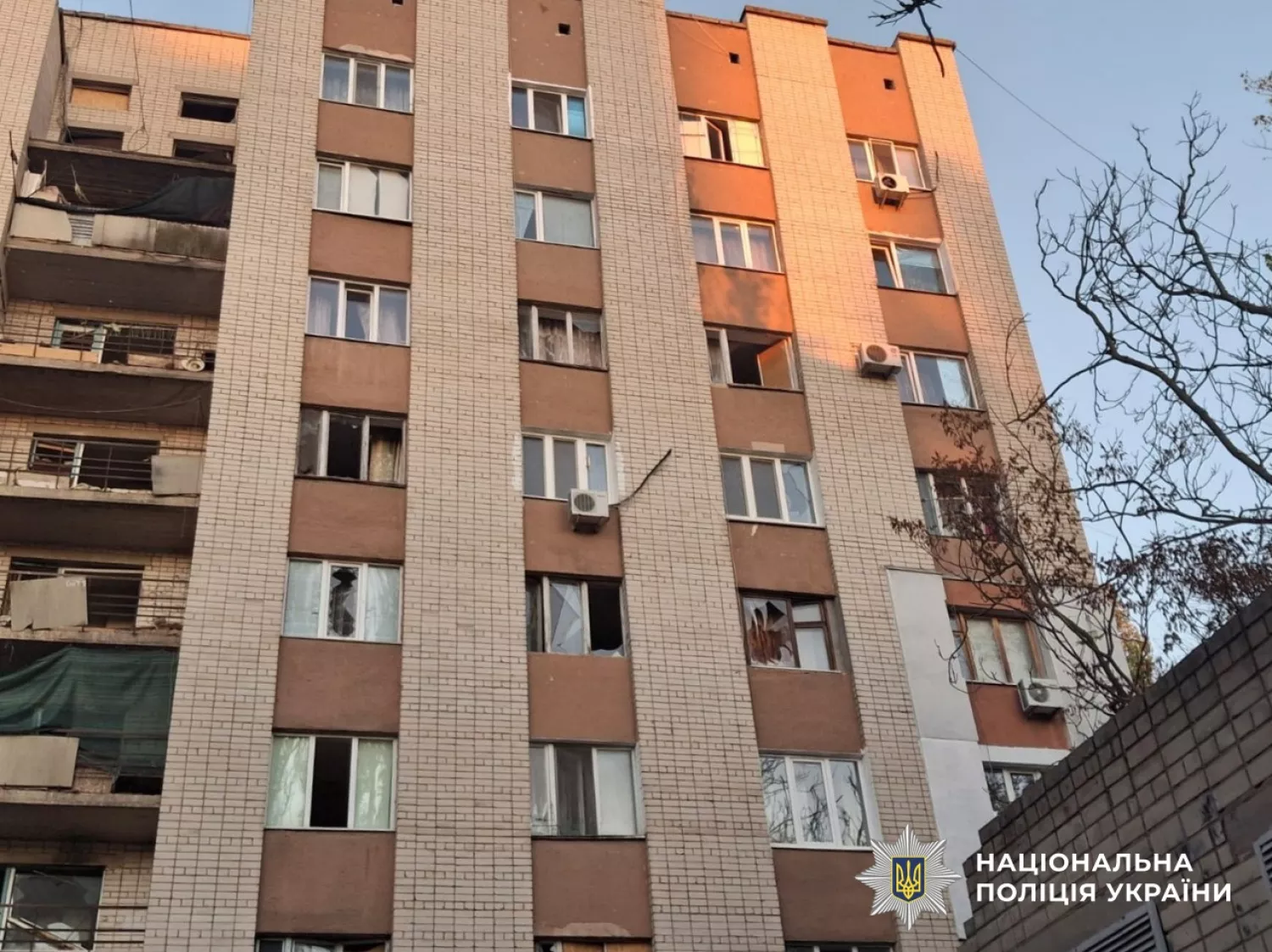 Наслідки обстрілів на Херсонщині. Фото: ГУ Нацполіції в Херсонській області