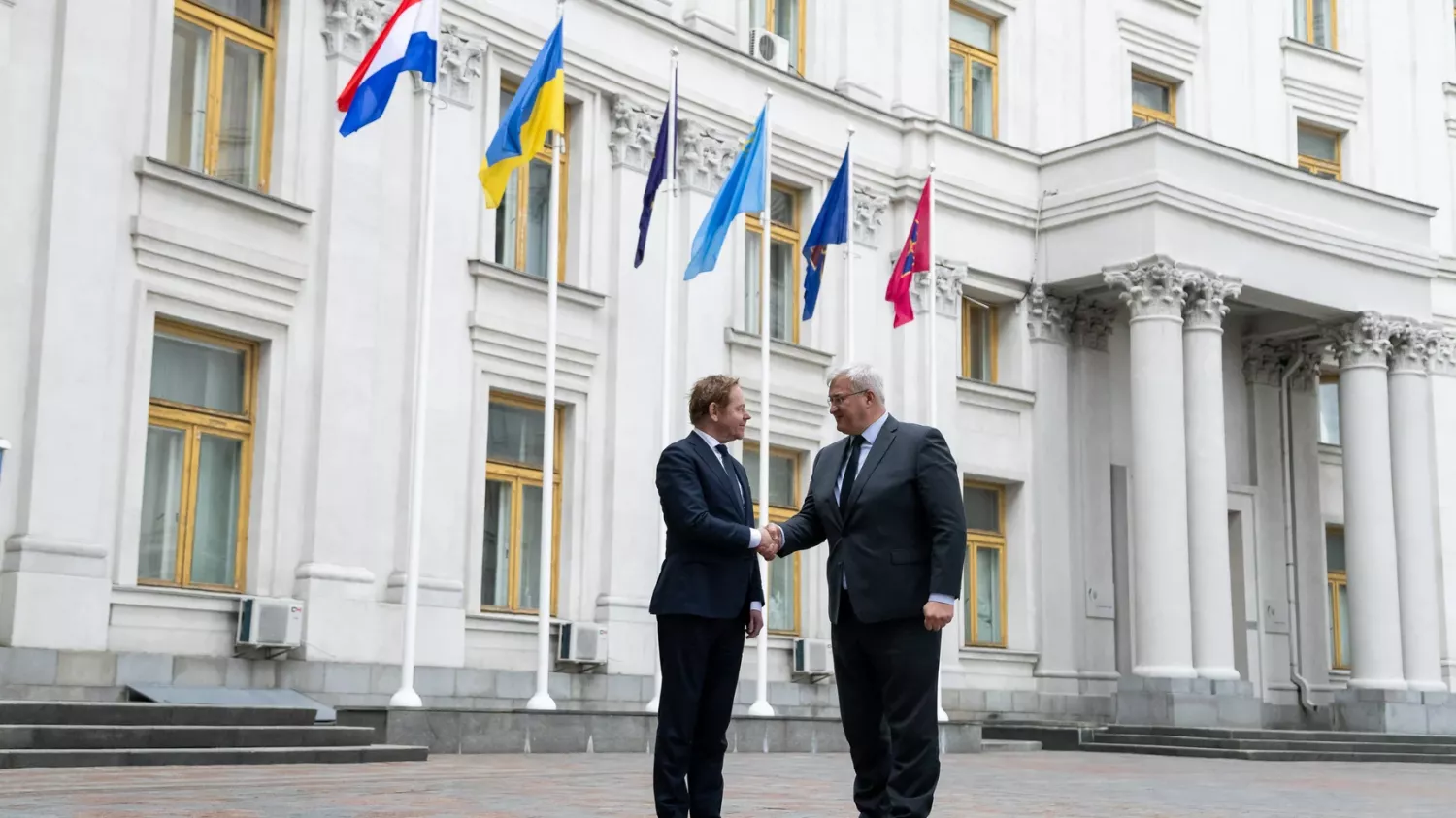 Міністр закордонних справ Нідерландів Девід ван Віл та міністр закордонних справ України Андрій Сибіга. Фото: David van Weel / X