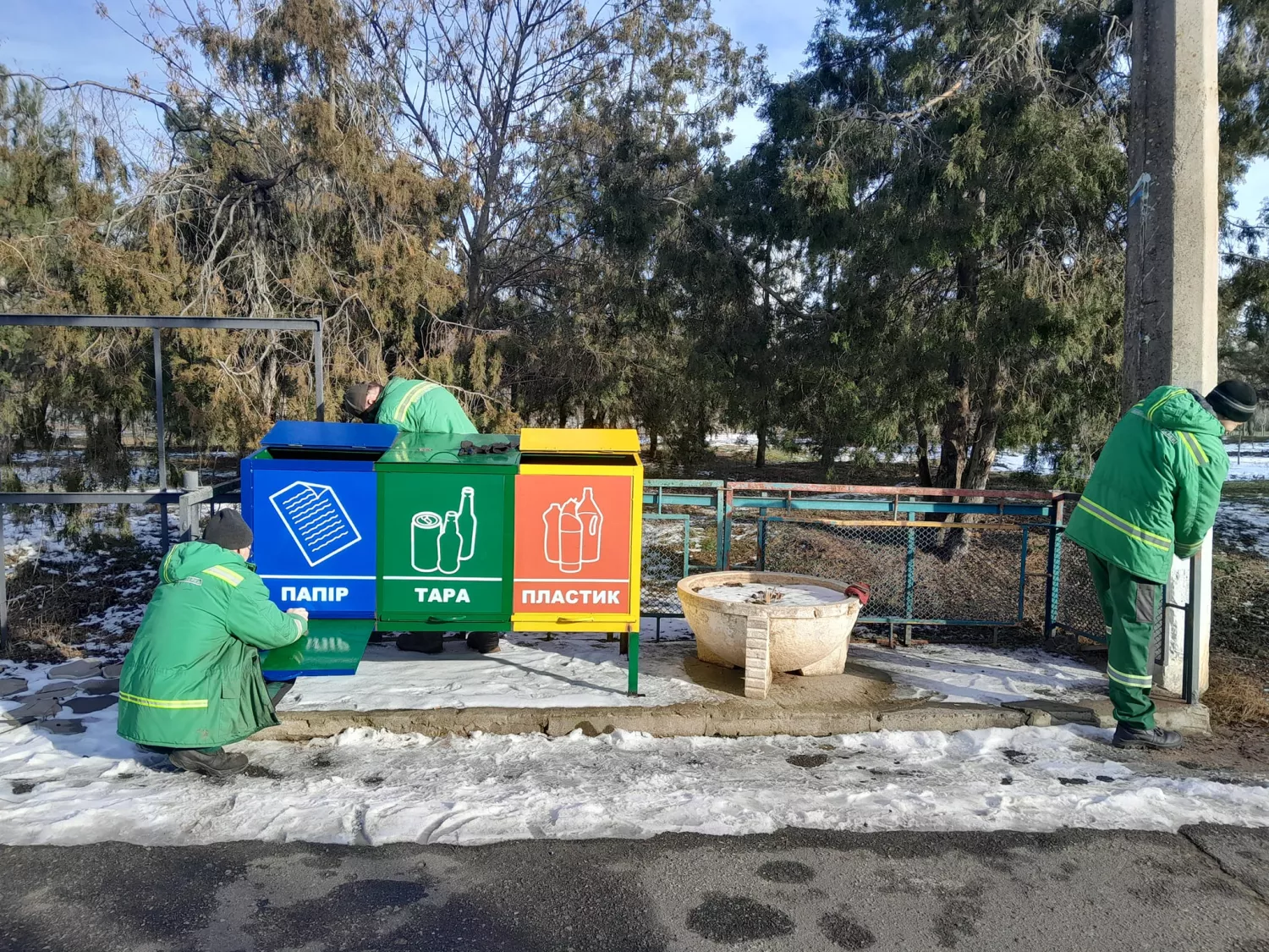 Баки для роздільного сортування сміття. Фото: КП «Миколаївські парки».