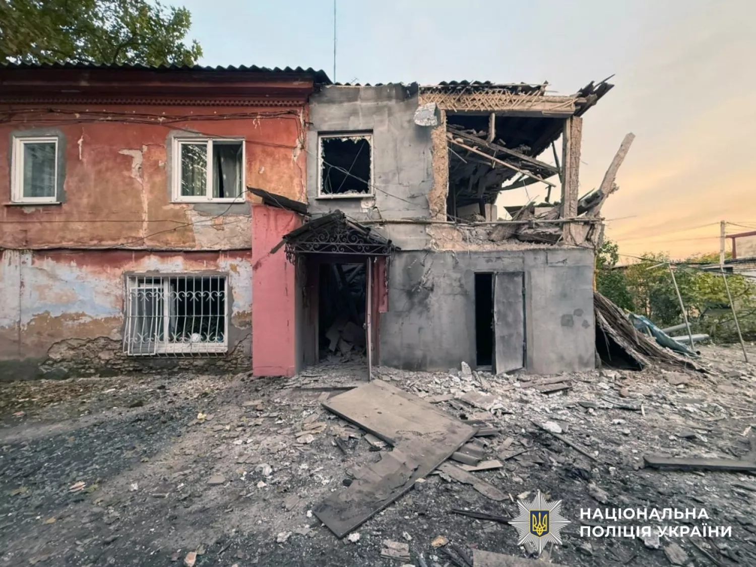 Наслідки обстрілу Херсонщини. Фото: Нацполіція