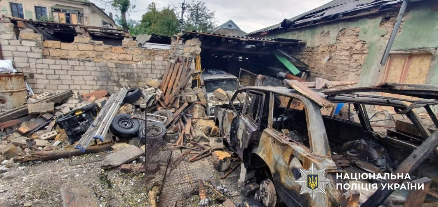 Наслідки обстрілу Херсонщини. Фото: Нацполіція