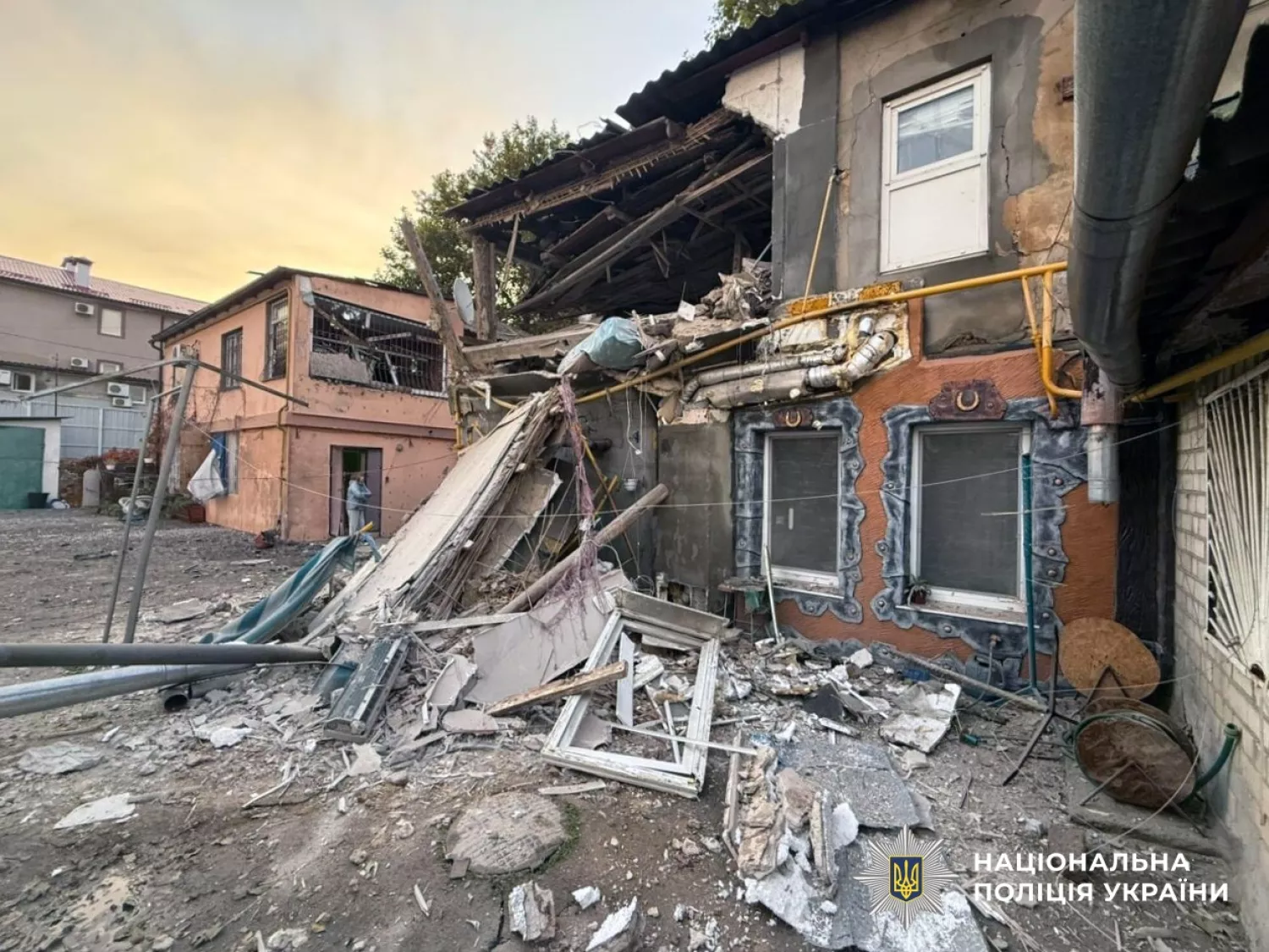 Наслідки обстрілу Херсонщини. Фото: Нацполіція