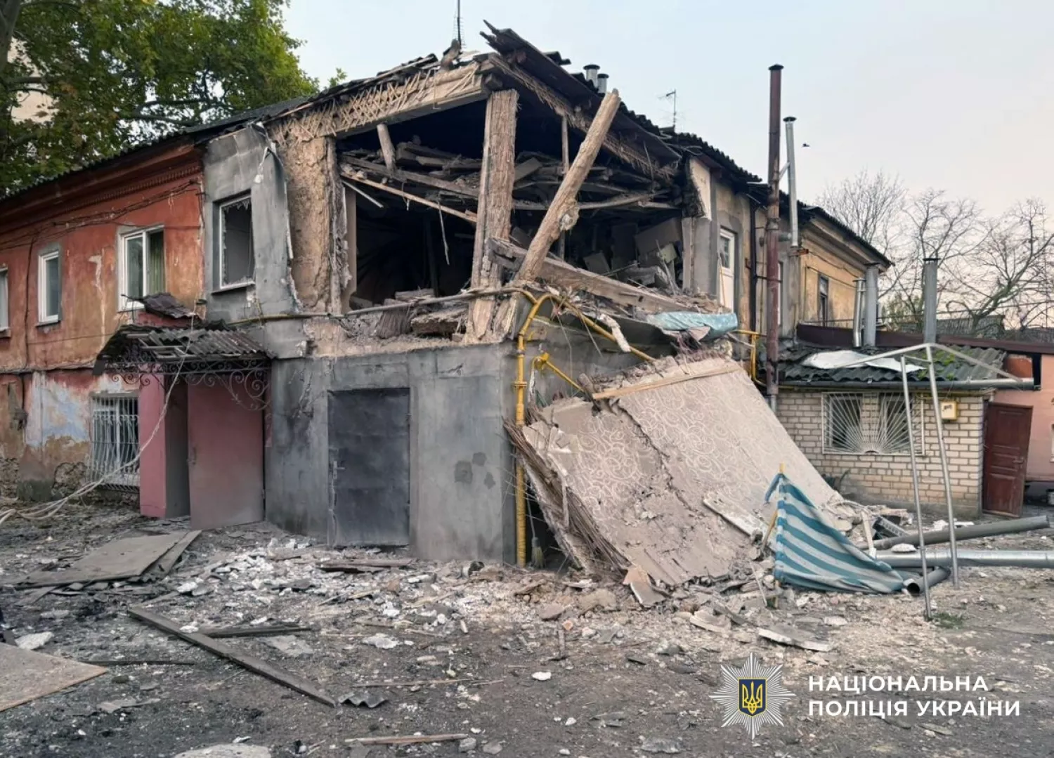 Наслідки обстрілу Херсонщини. Фото: Нацполіція