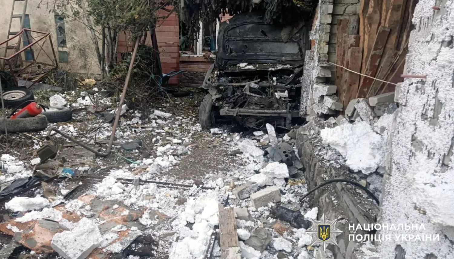 Наслідки обстрілу Херсонщини. Фото: Нацполіція