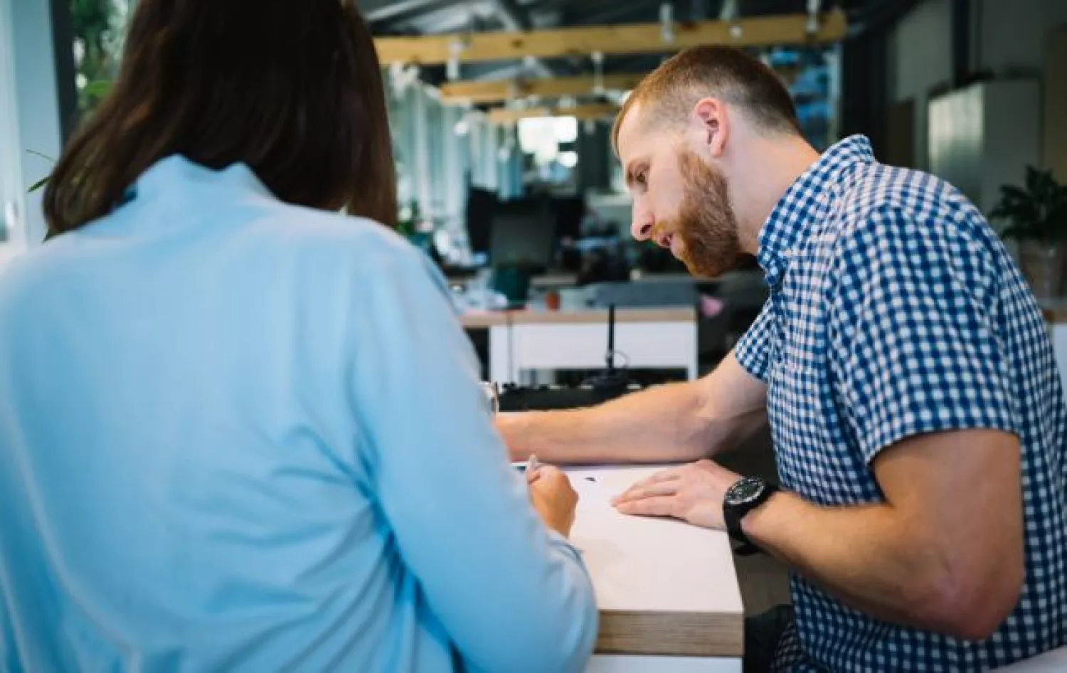 В Україні запустили бот, через який можна анонімно поскаржитися на продаж техніки без чека. Ілюстративне фото: Freepik