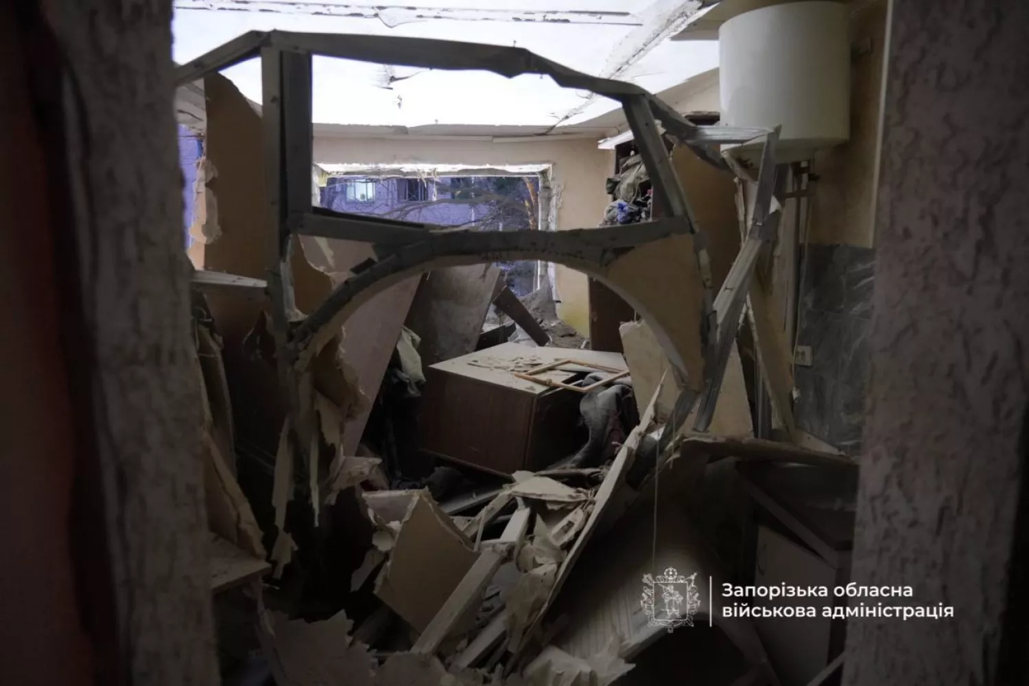 Наслідки обстріл Запоріжжя. Фото: Запорізька ОВА