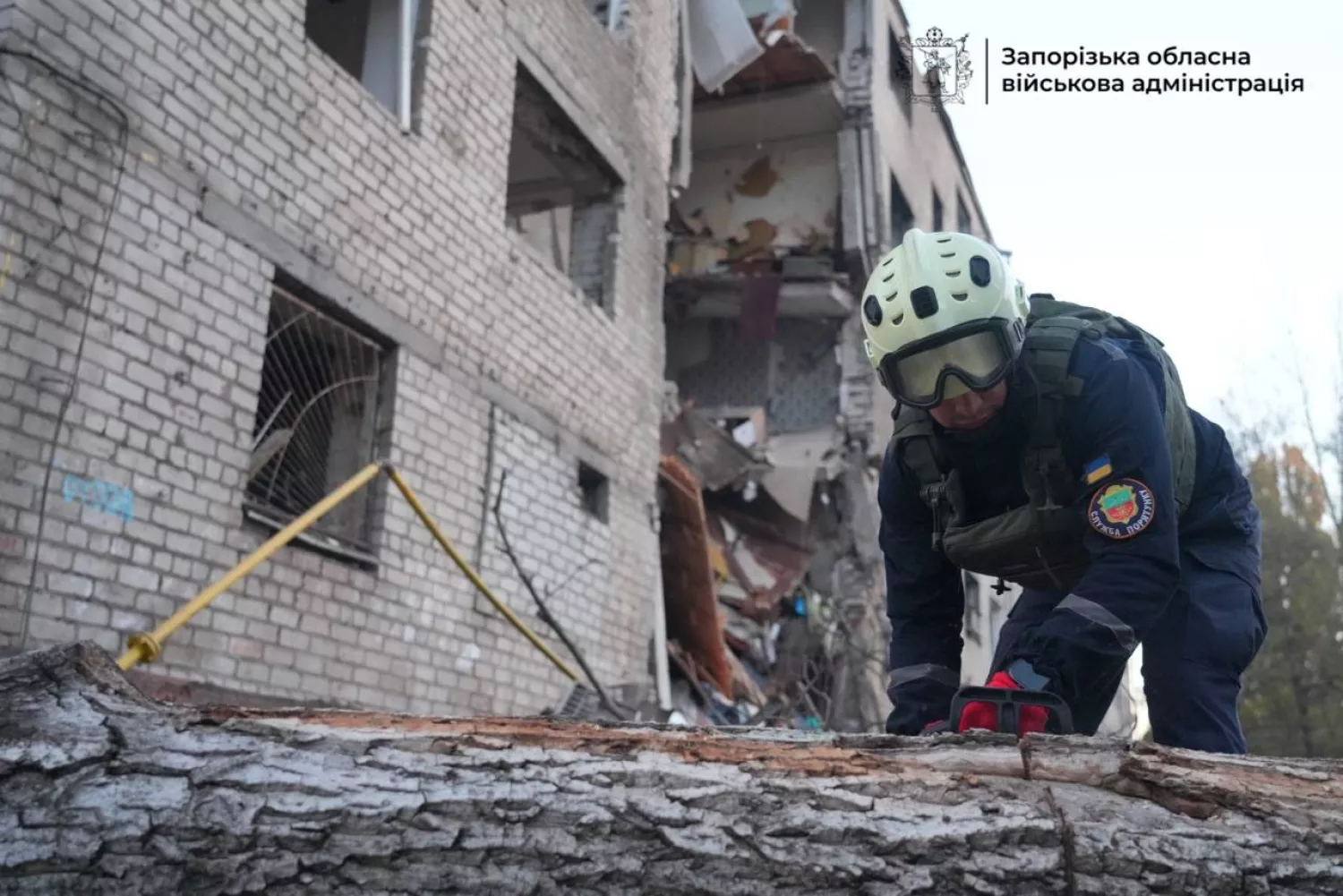 Наслідки обстріл Запоріжжя. Фото: Запорізька ОВА