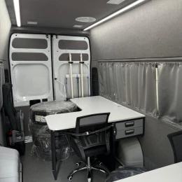 Громади Миколаївщини отримали соціальні автомобілі та мобільні ЦНАПи від Данії та ООН. Фото: Іван Кухта