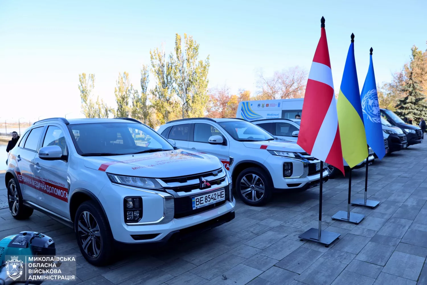 Громади Миколаївщини отримали соціальні автомобілі та мобільні ЦНАПи від Данії та ООН. Фото: Миколаївська ОВА