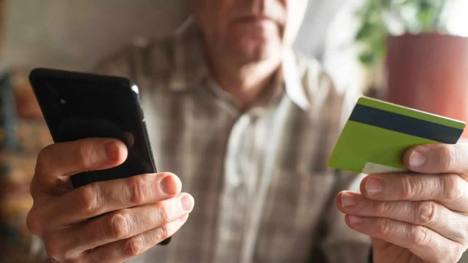 Жителя Південноукраїнська ошукали шахраї, пообіцявши державну допомогу. Фото: Getty Images