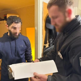 На Миколаївщині викрили мережу, що виготовляла фальсифікат під виглядом відомих брендів. Фото: ОГП