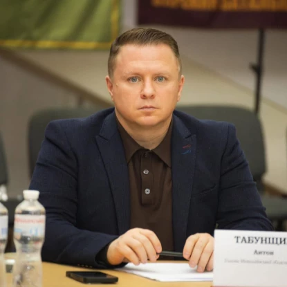 У Дніпрі відбувся круглий стіл щодо викликів прифронтових громад. Фото: Миколаївська обласна рада