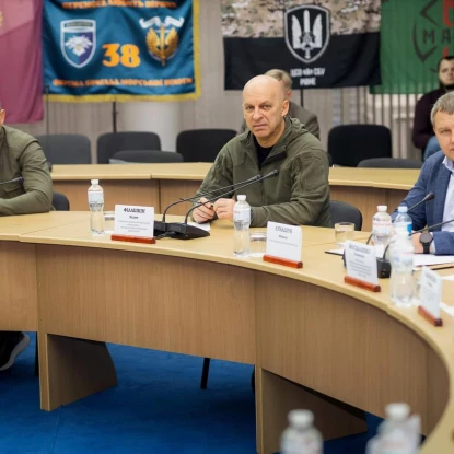 У Дніпрі відбувся круглий стіл щодо викликів прифронтових громад. Фото: Миколаївська обласна рада